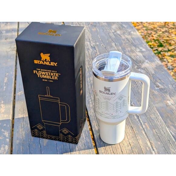 Stanley Halloween Winterscape Quencher H2.0 FlowState Tumbler 40 OZ Limited - Picture 2 of 10